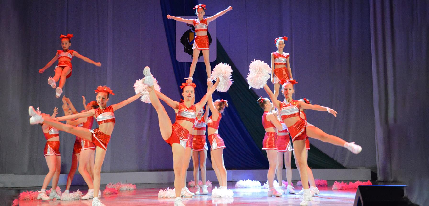 Фото с концерта студии чирлидинга «Драйв»
