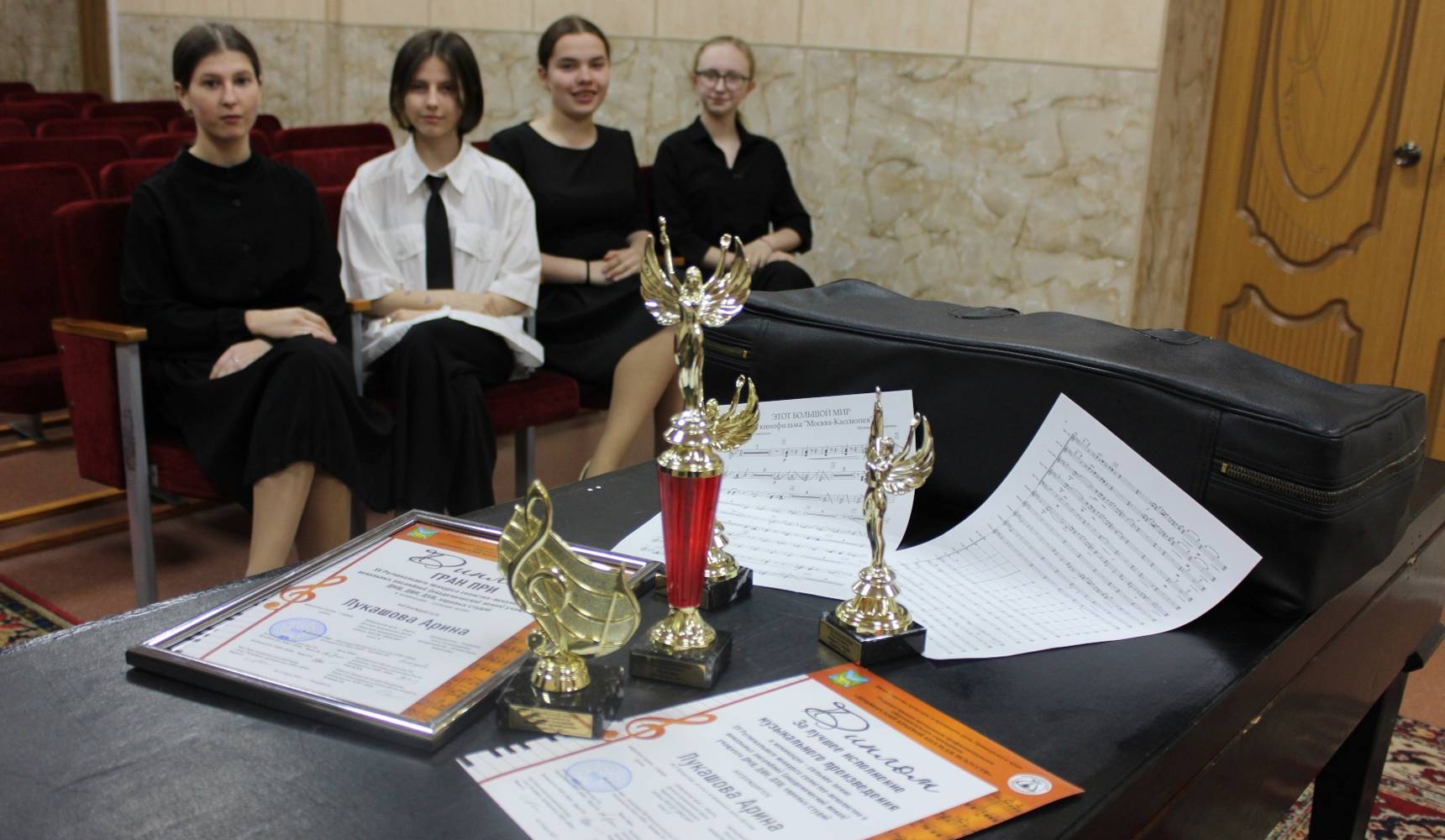 Кричали «Браво!» и купали в овациях