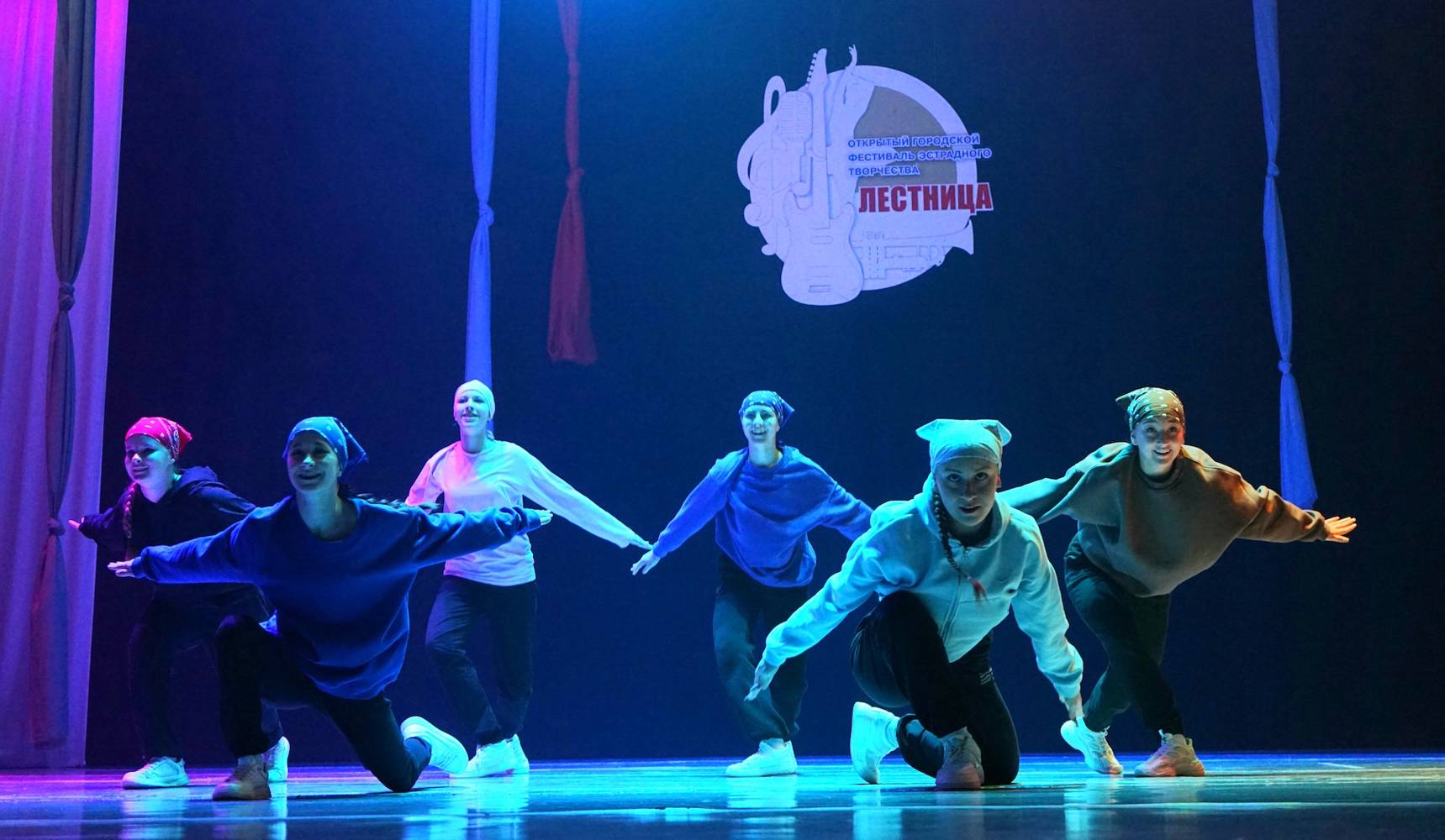 По творческой лестнице