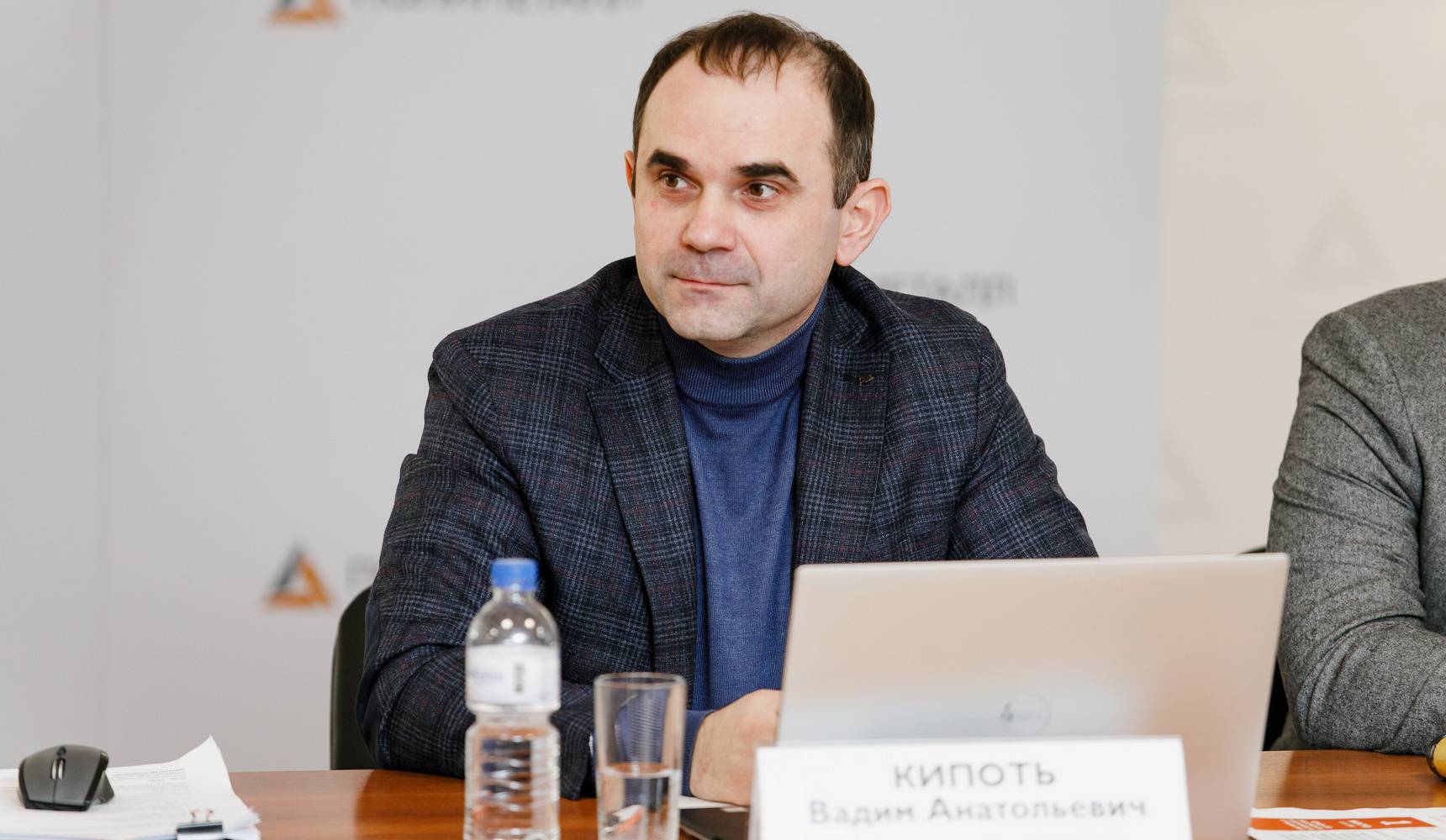 Прямая линия с Вадимом Кипоть — управляющим директором АГМК Прямая линия с Вадимом Кипоть — управляющим директором АГМК