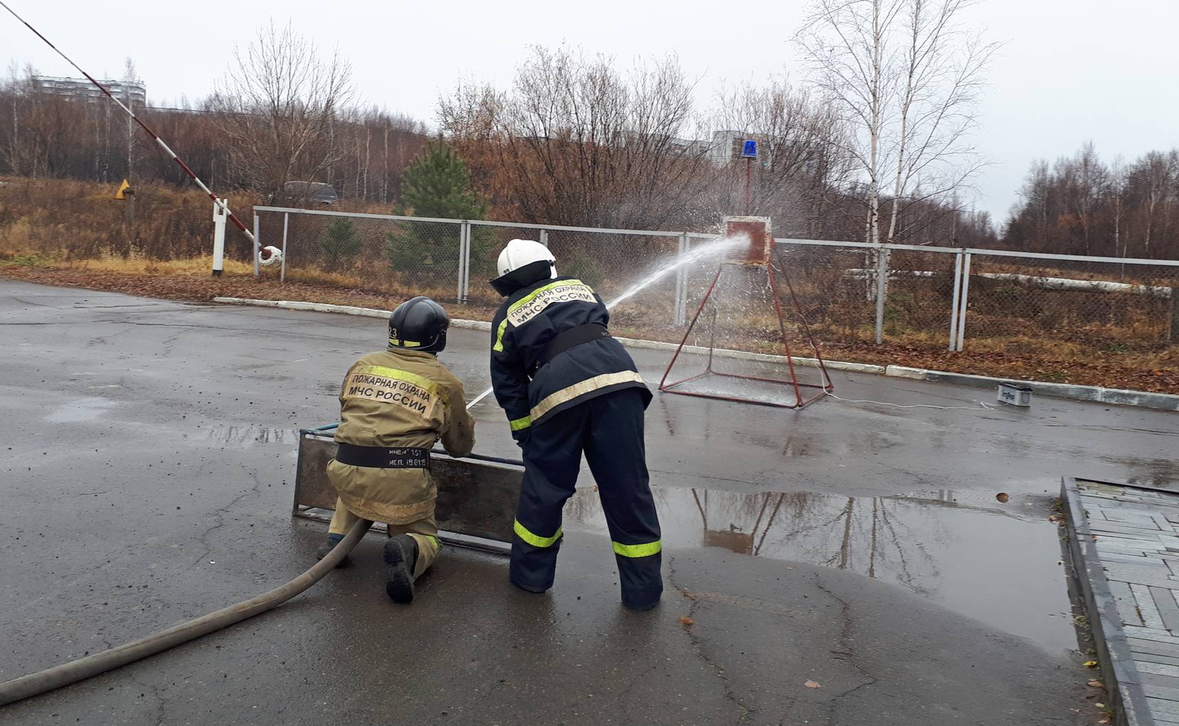 В Амурске прошли соревнования пожарных подразделений и спасателей