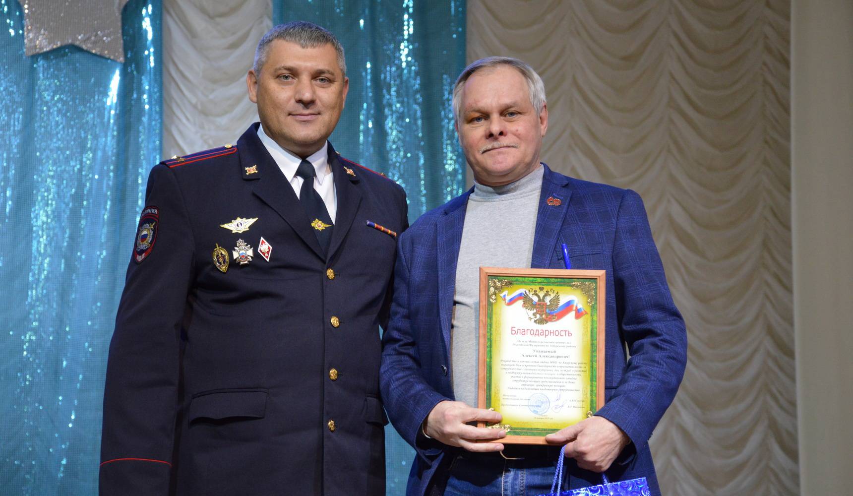 Долг и честь эту службу нести