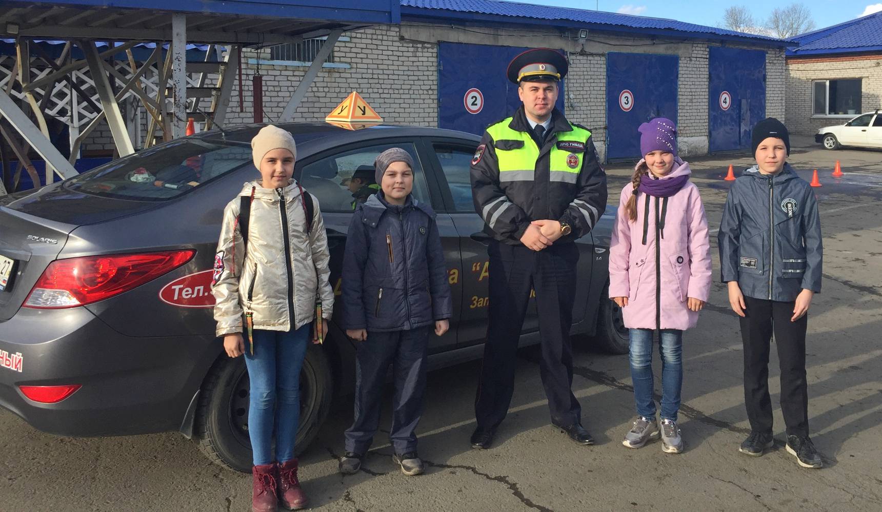 Отряд юных инспекторов движения посетил автошколу