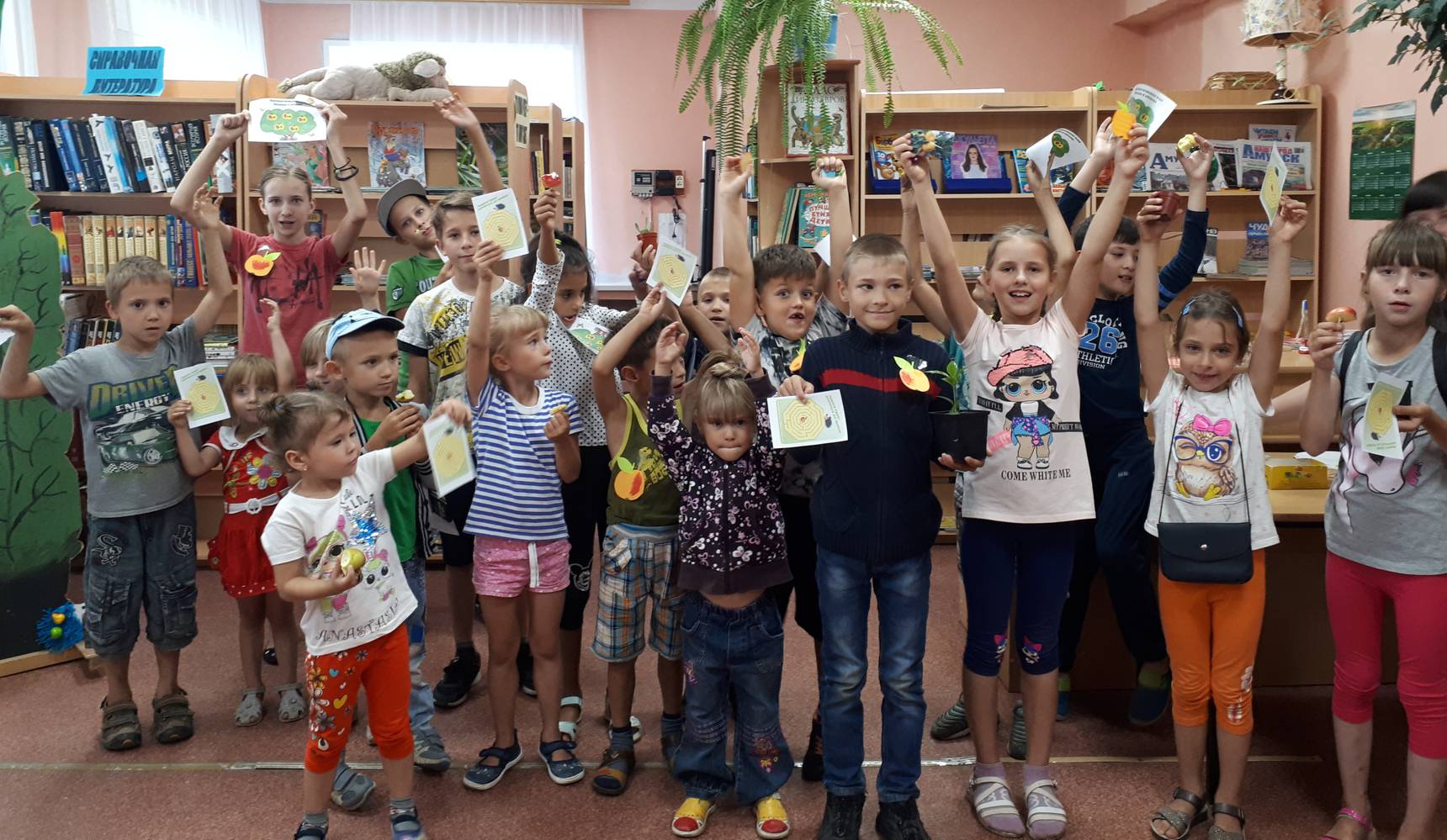 Август яблоками пахнет Август яблоками пахнет