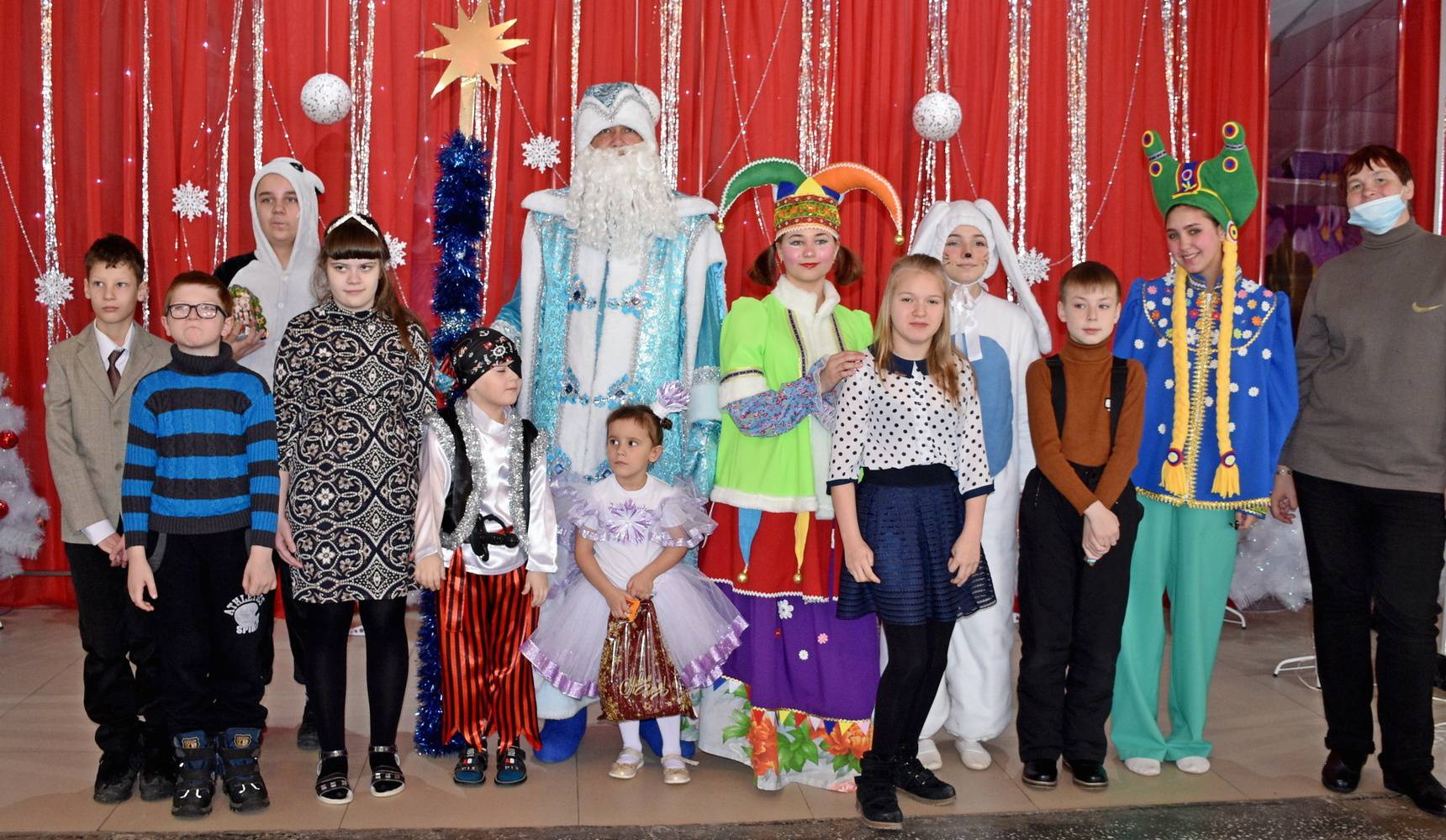 Единороги, пираты и елочка