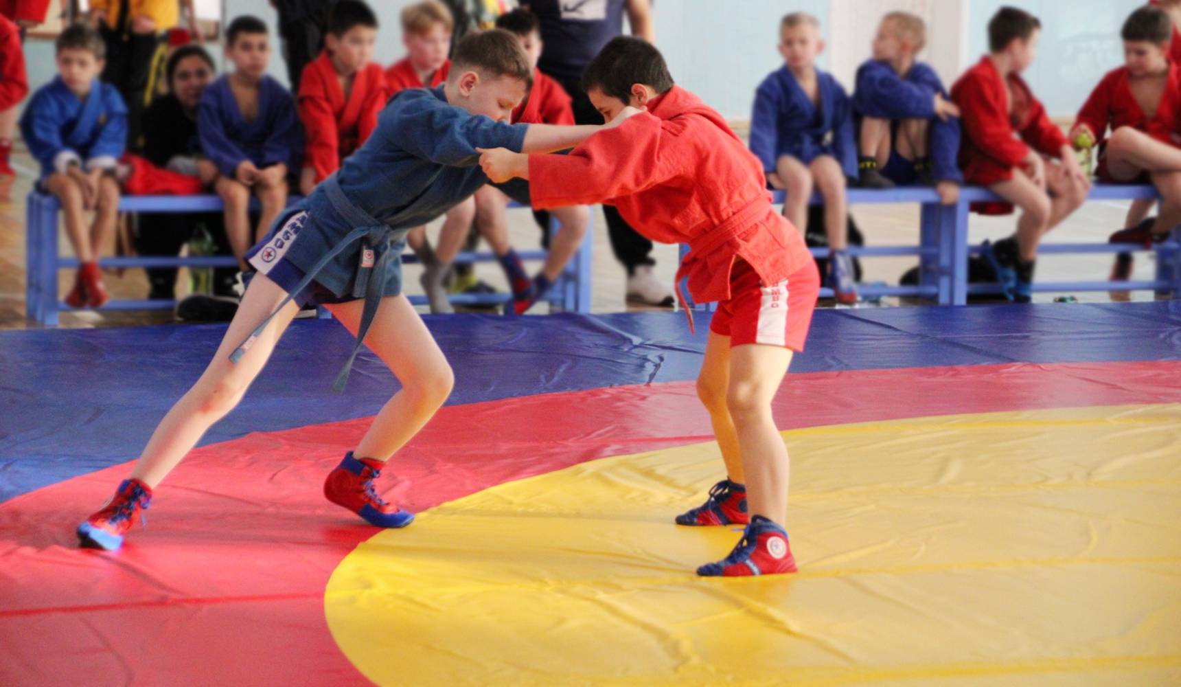 Красиво уложить на ковер