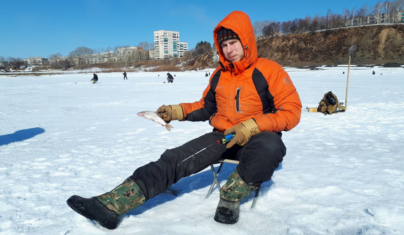 Ловись, рыбка, большая и маленькая: в Амурске прошли соревнования по зимней рыбалке Ловись, рыбка, большая и маленькая: в Амурске прошли соревнования по зимней рыбалке