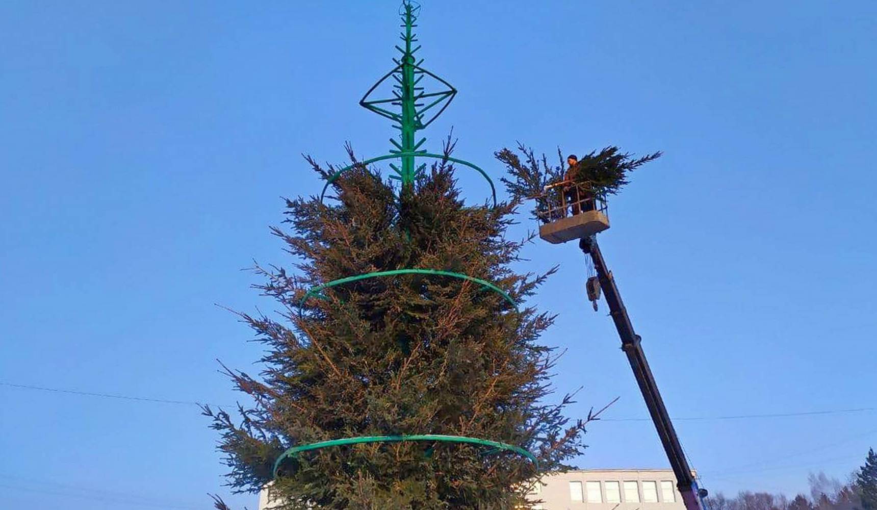 И вот она, нарядная... И вот она, нарядная...