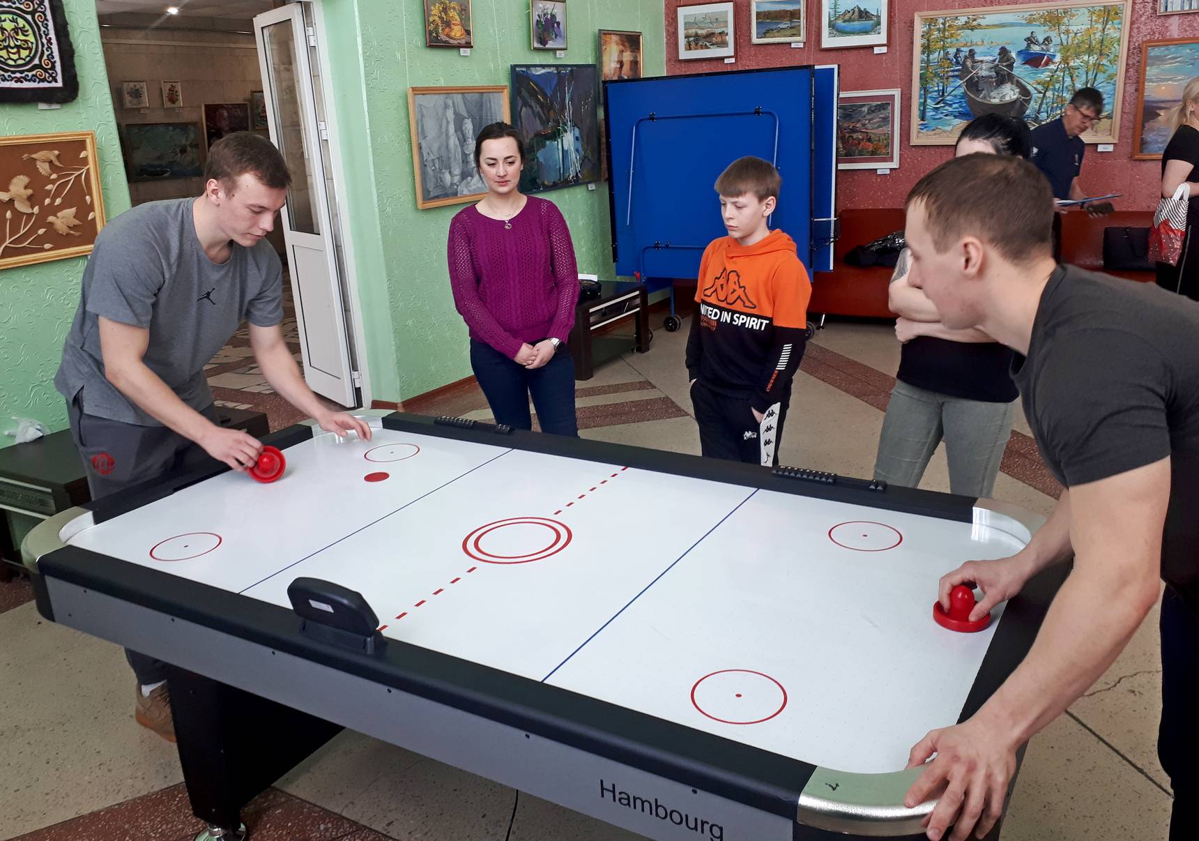 Хоккей, в который играют все