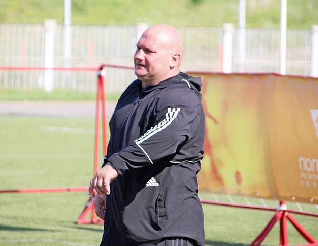 Выходи играть в футбол!