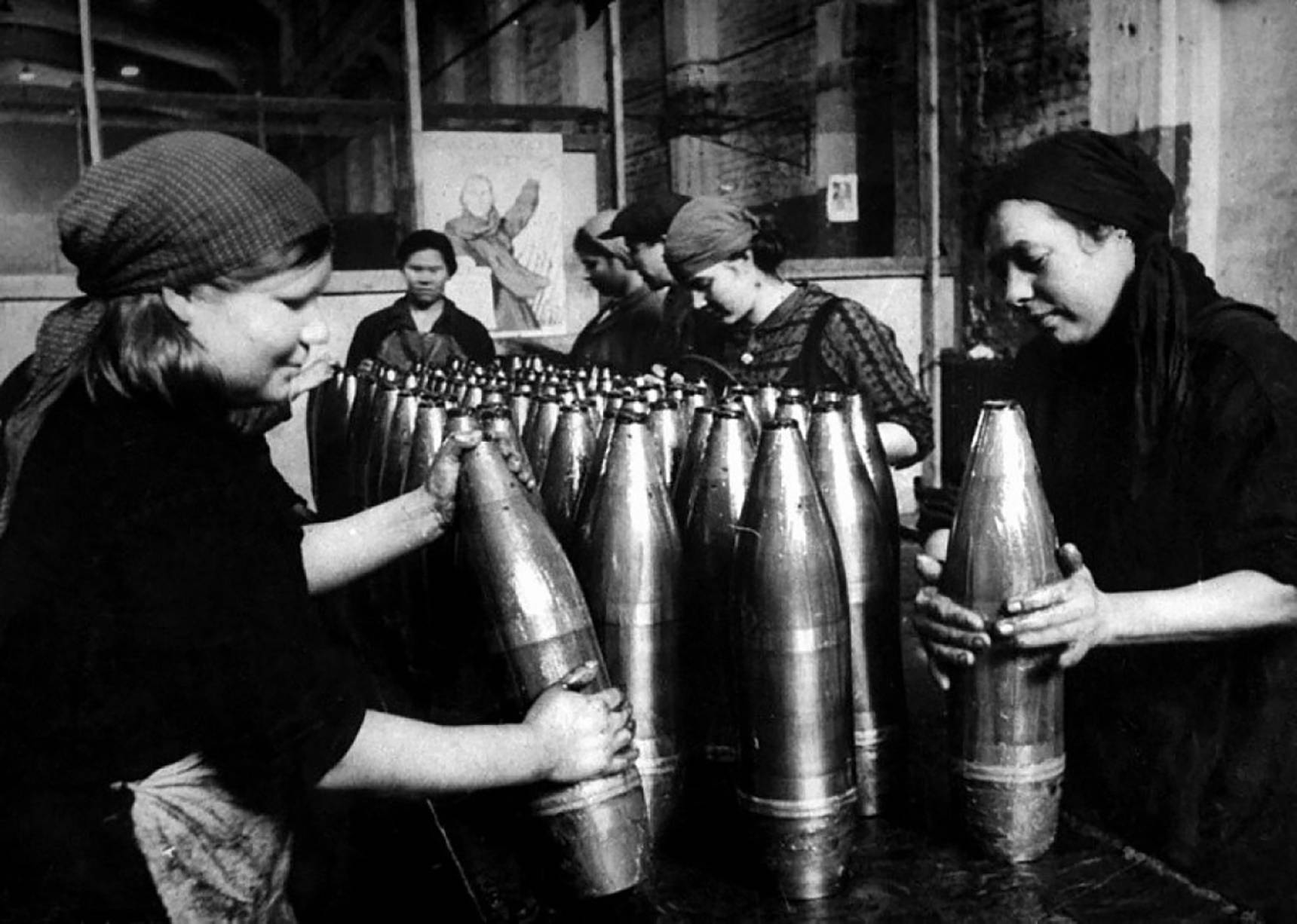 Фото nik. Заводы в годы ВОВ 1941-1945. Тыл в годы войны 1941-1945. Женщины в тылу ВОВ 1941-1945.