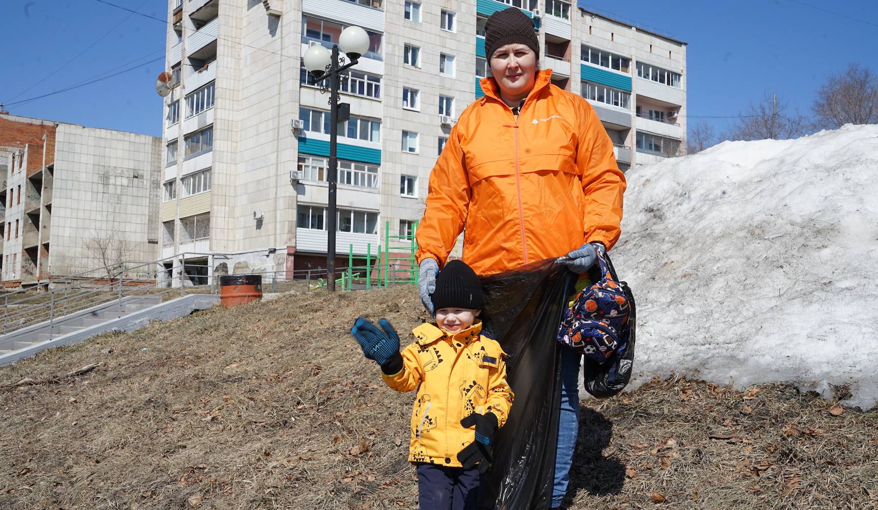 Экологический десант вышел на субботник | 04.05.2022 | Амурск - БезФормата