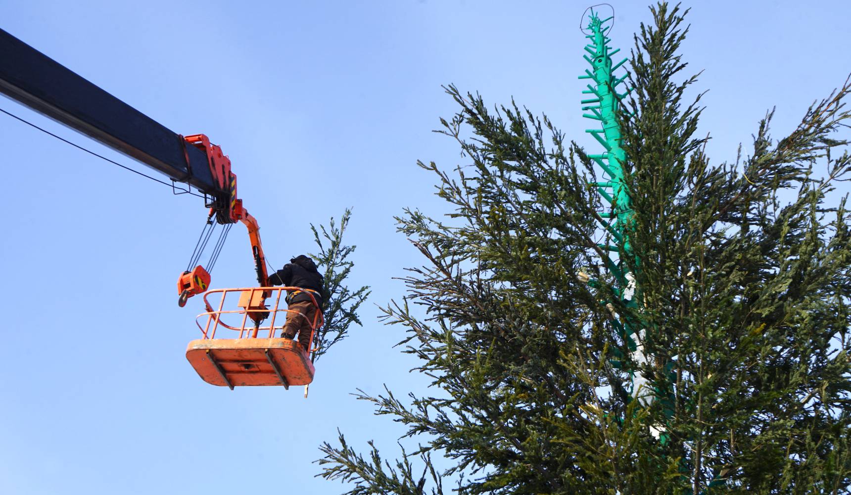 Праздник к нам приходит