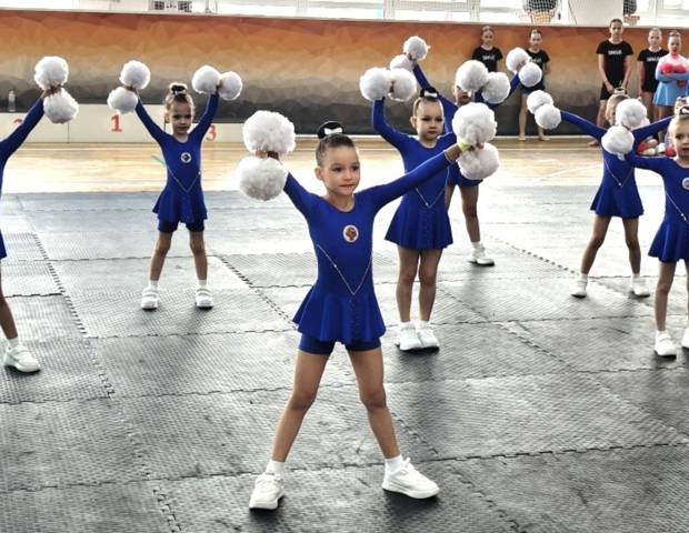 Акробаты, танцоры и гимнасты