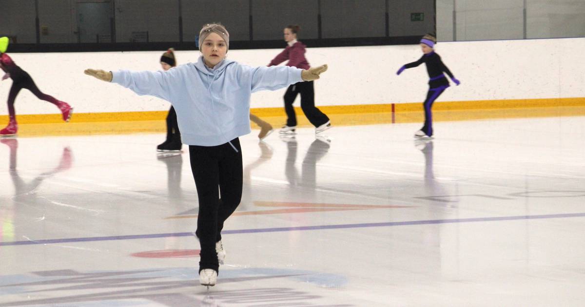 хоккеист и фигуристка. фигуристы хоккеисты. фигуристы хоккеисты. загитова фигурное катание. фигуристы и хоккеисты.